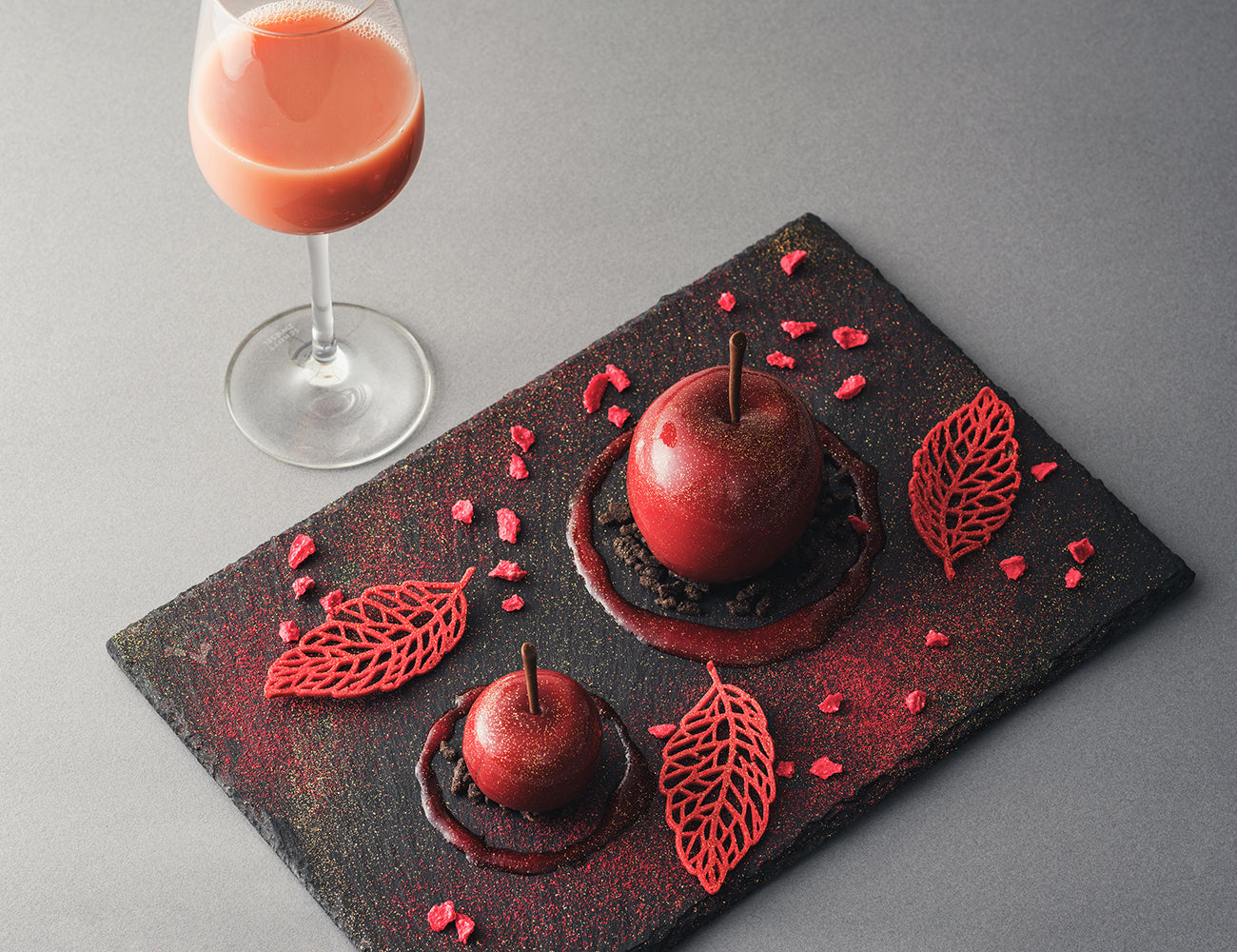 赤いリンゴのデセール「Pomme rouge」を味わう、期間限定デザートサロン開催|日本橋高島屋