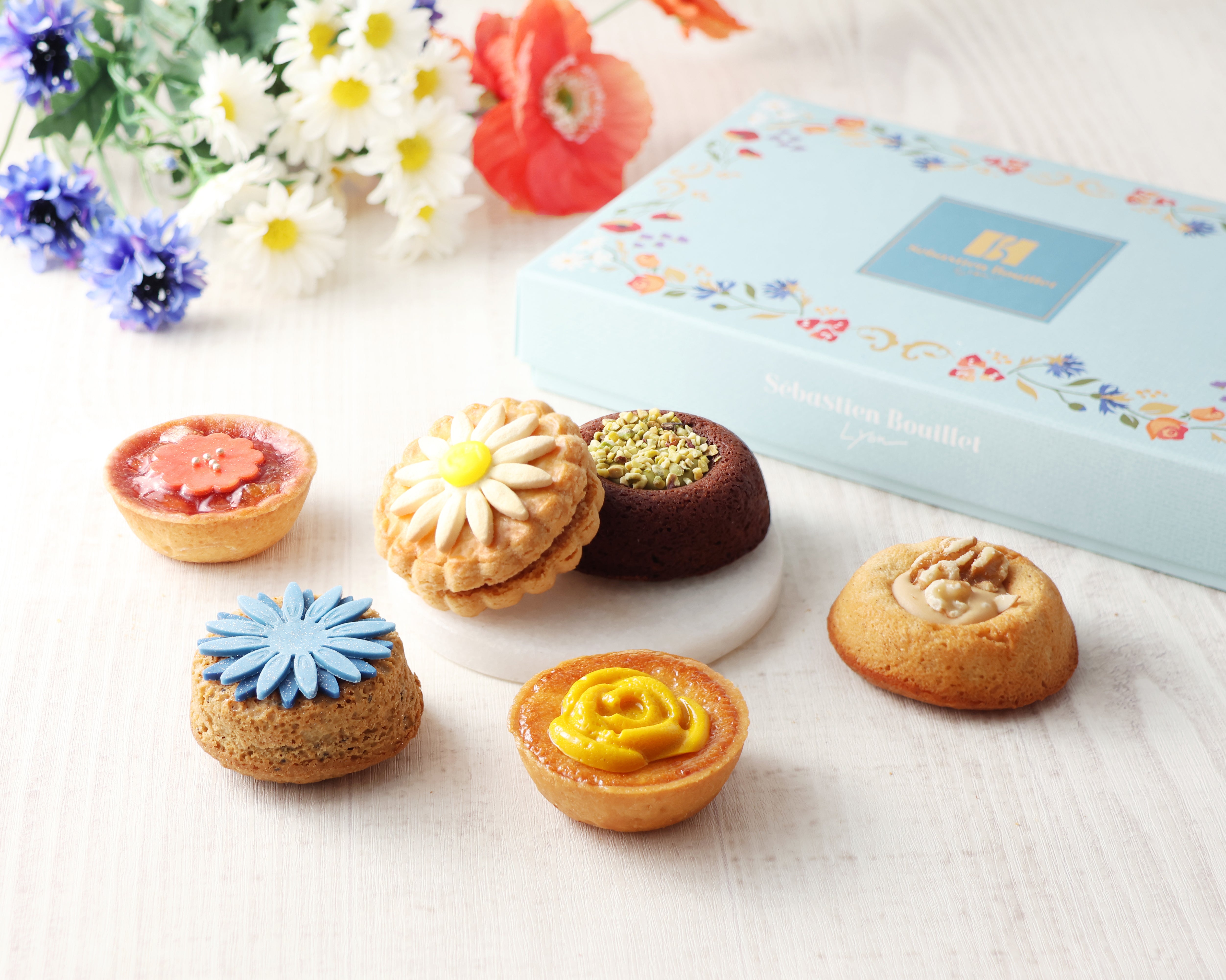 春を味わう、ブーケのようなセバスチャン・ブイエの焼き菓子アソート