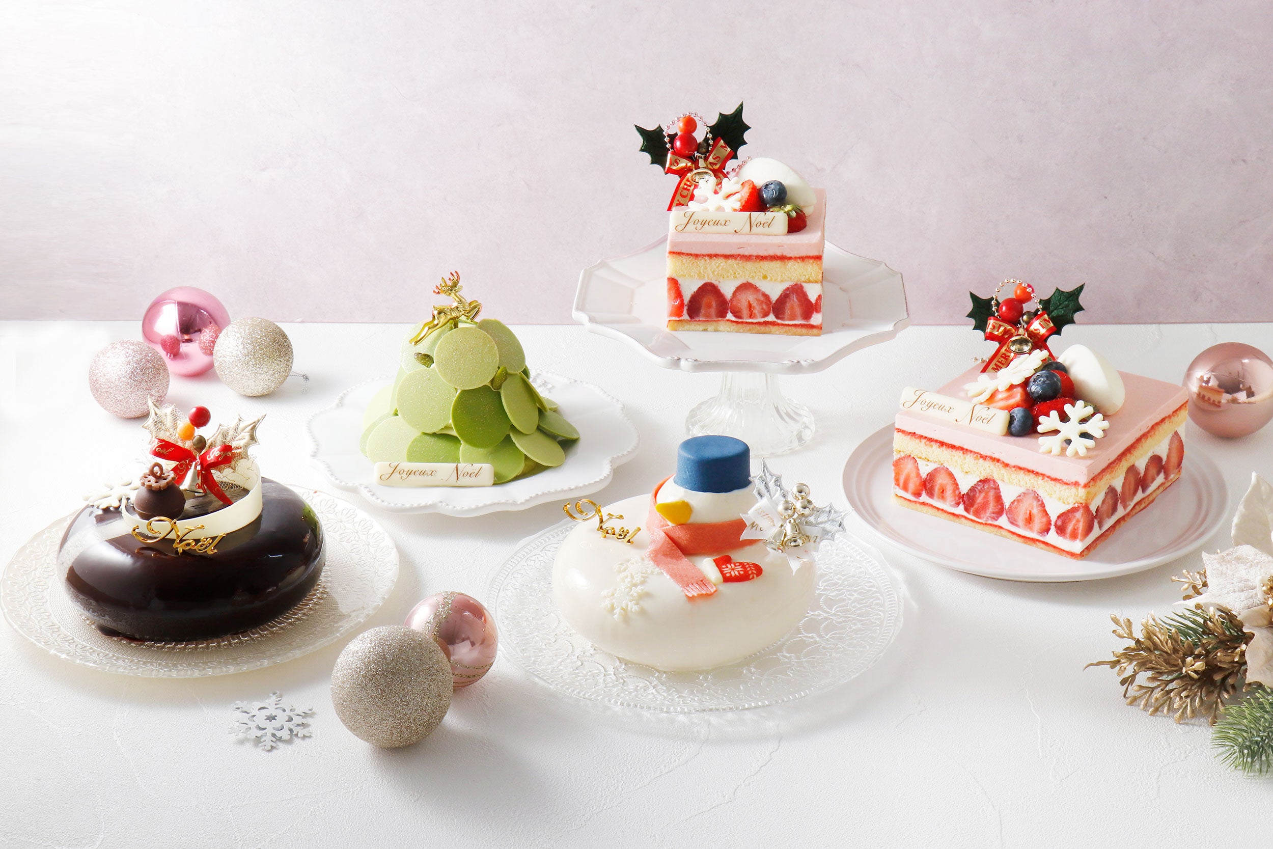 「遊び心と伝統が織りなす!セバスチャン・ブイエの限定クリスマスケーキ、予約受付開始」定番のケーキに加え、ツリーや雪だるまをモチーフにした多彩でクリエイティブなラインナップが登場!